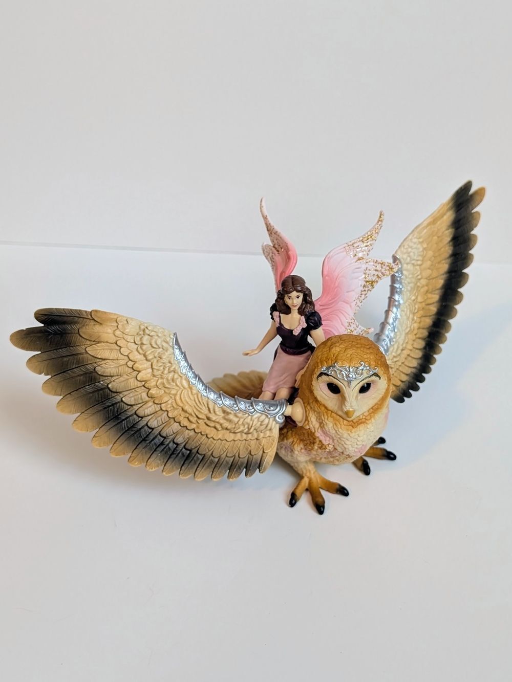 Authentic Schleich Bayala Fairy in Flight on Glam-Owl Fantasy Playset